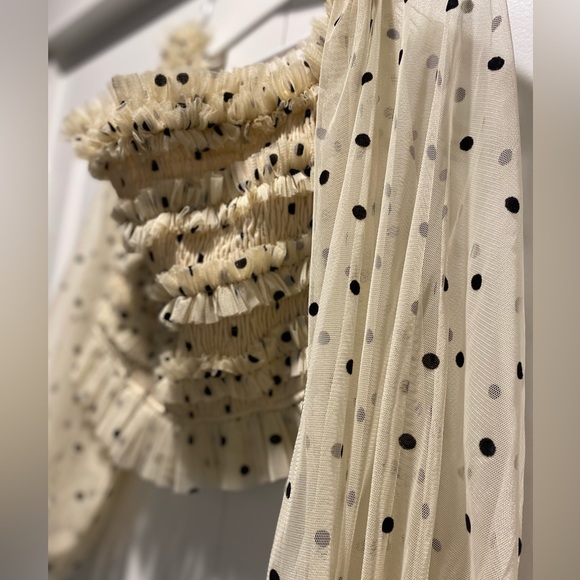 Lace and Beads Polka Dot Crop Top with Puff Sleeves - Picture 2 of 3